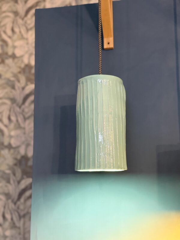 Lampada a sospensione celeste lungo